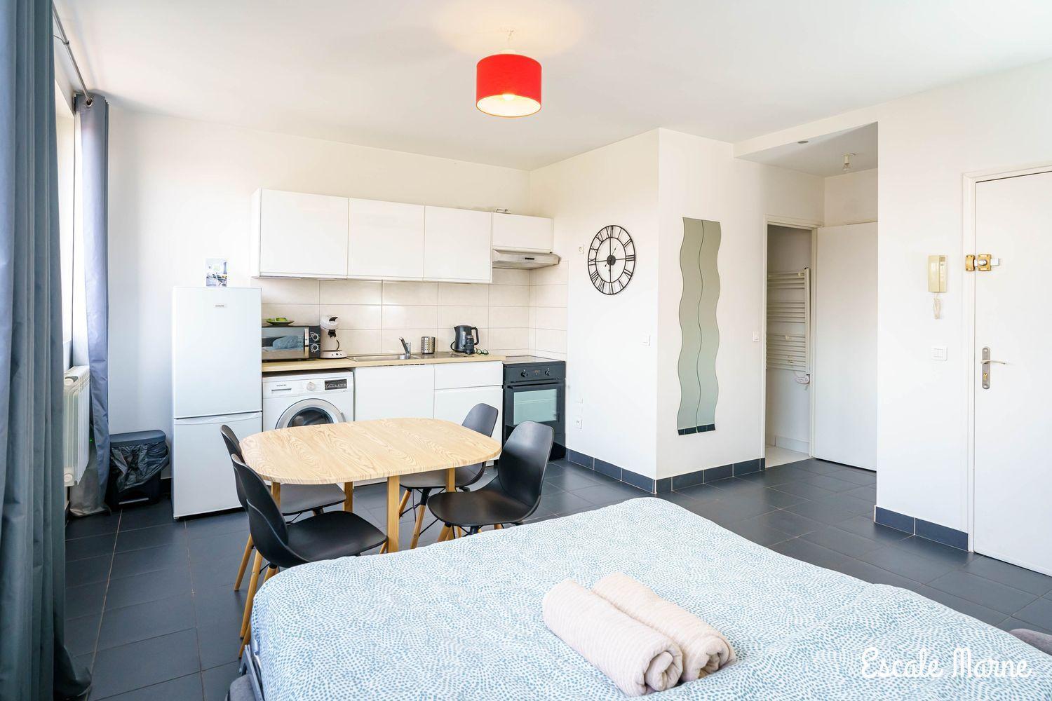 Escale-Marne Fr - 202 - Free Parking - Free Luggage Storage - All Equipped - Linen Included - Washing Machine - 10Mn Walk Metro 8 - Rer A - Panoramic View - From 1 To 14 Guests Maisons-Alfort Zimmer foto