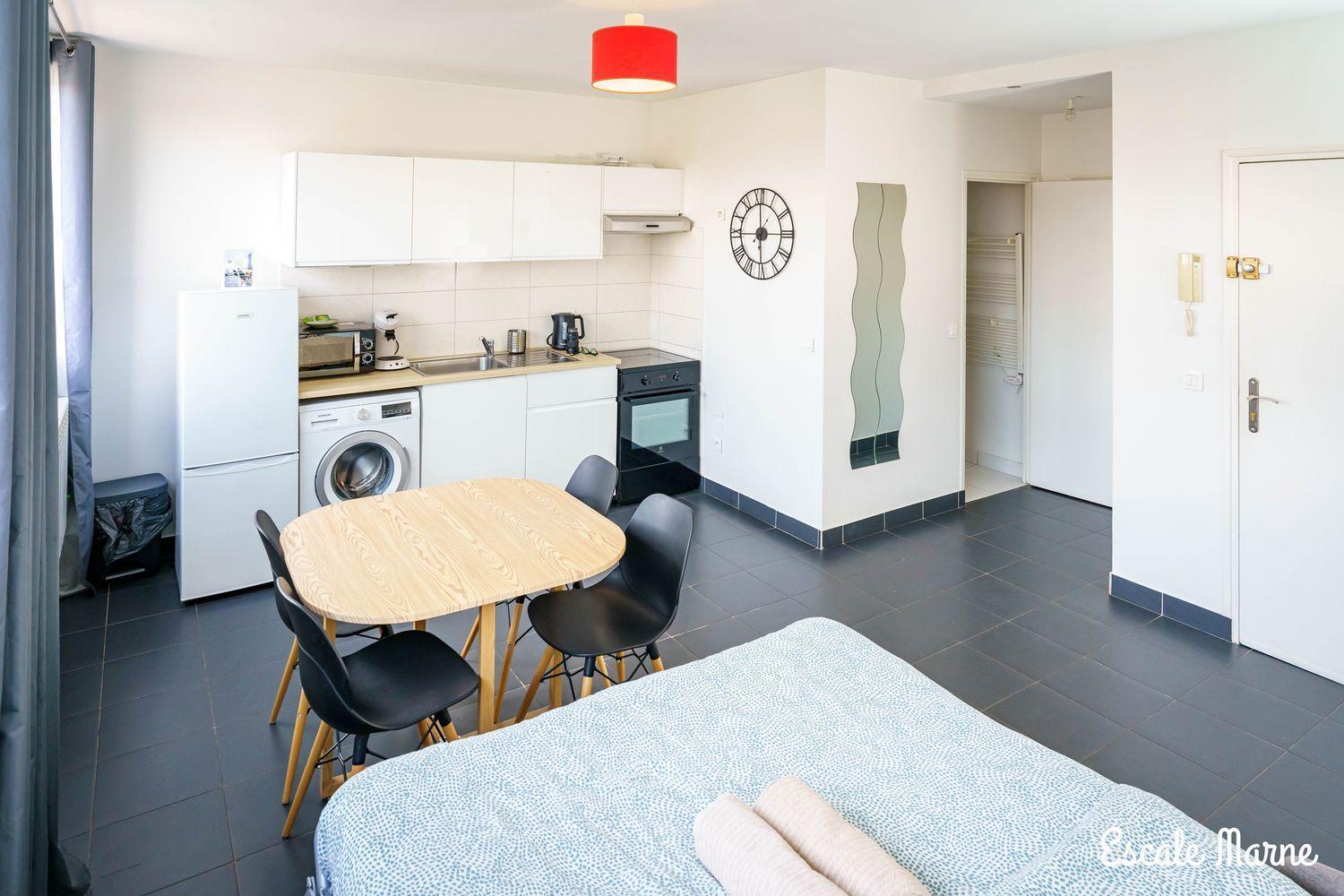 Escale-Marne Fr - 202 - Free Parking - Free Luggage Storage - All Equipped - Linen Included - Washing Machine - 10Mn Walk Metro 8 - Rer A - Panoramic View - From 1 To 14 Guests Maisons-Alfort Zimmer foto